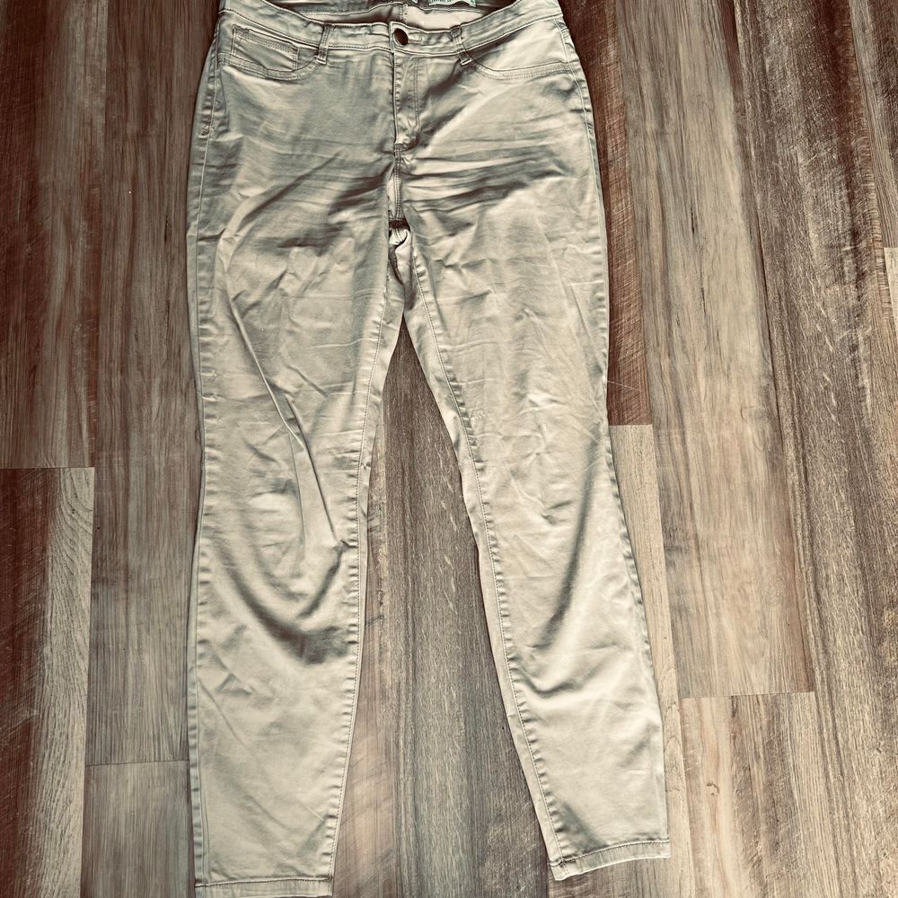 Maison Jules size 10/30 everyday skinny
